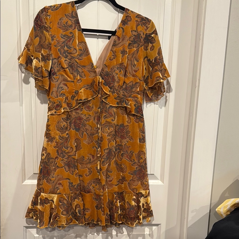 NWOT Lulu’s Velvet Dress